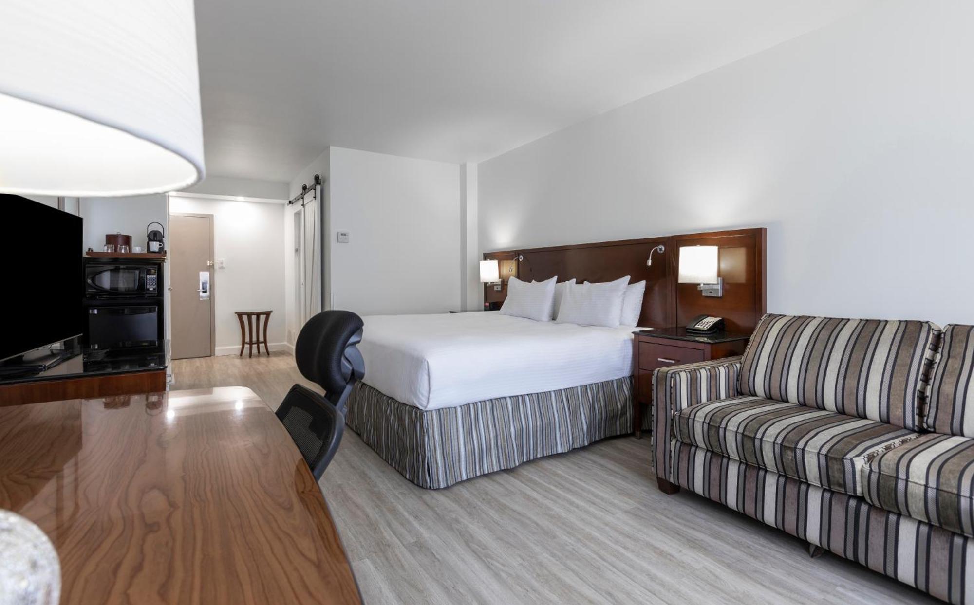 Executive King Room+ Sofa Bed,1612954537:JPEG